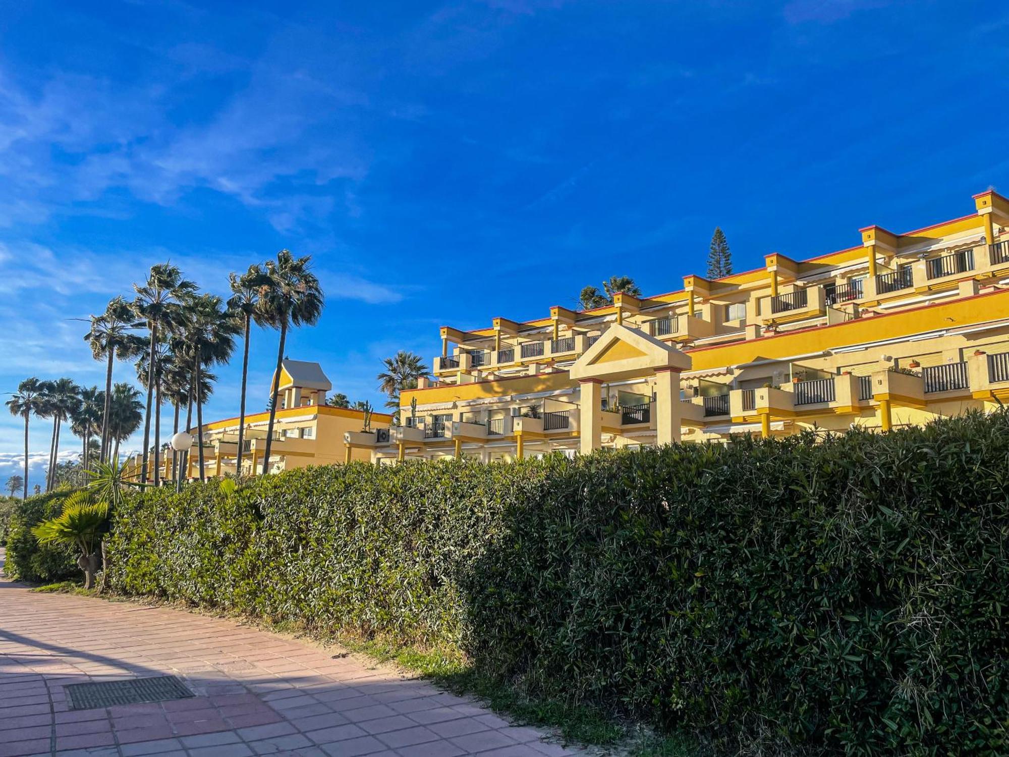 Modern Beach Apartment Romana Playa 723 In Marbella, Elviria Экстерьер фото